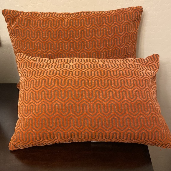 🆕 World Market Lumbar Pillows Set (2) - Picture 3 of 10